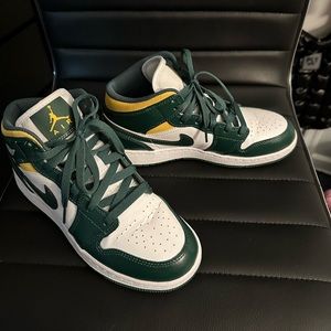 Air Jordan 1 Mid 'Sonics'